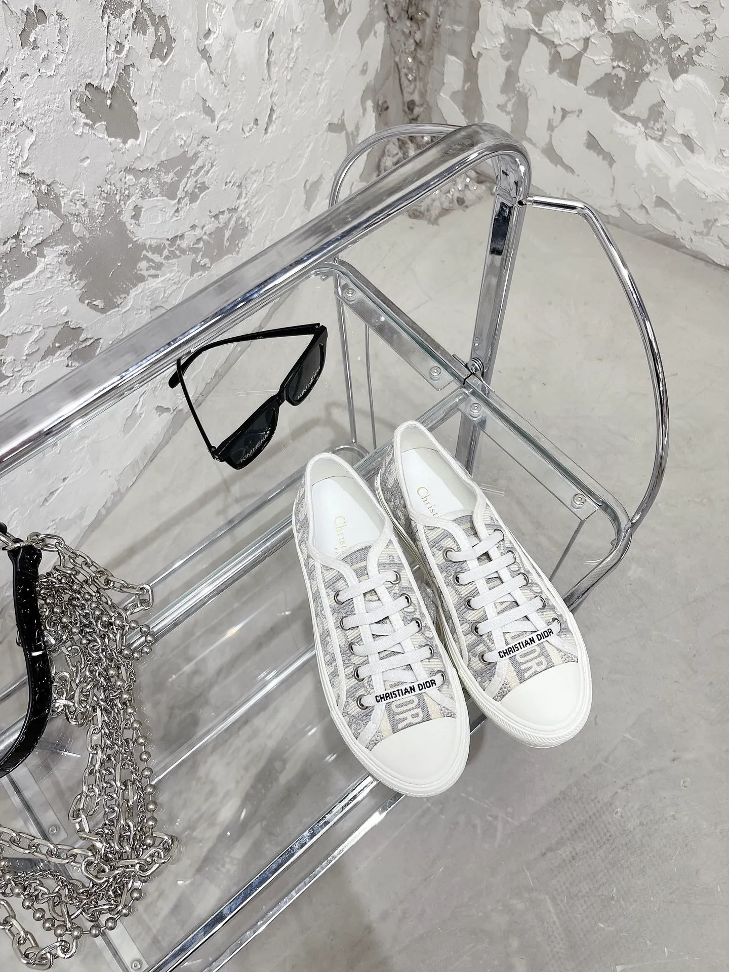 👟👟Ex-factory price 480👟👟 Women's Shoes Women's Clothing Women's Shoes Women's Clothes WALK N DIOR Embroidered Canvas Shoes Flat Casual Shoes Valentine's Day Limited Edition Sneakers Series Cotton Silk Double-sided Three-dimensional Embroidery, Authentic Stores Rush to Order Hot Sale, Ins Star Internet Celebrity Concave Style Show.  All materials of this shoe are original molds, right down to the hardware, laces, outsole, 👟👟 ex-factory price U mid-pad... The upper fabric is made of double-sided pure cotton silk three-dimensional electric embroidery. Each style looks colorful, but it does not make it difficult to match clothes. The entire series is like a piece of handicraft, unique!  ▪️Inner lining: full-grain mixed sheep silk sheepskin ▪️Foot pads: imported cowhide of the same color, comfortable to the feet ▪️My last style is exactly the same as Z👟👟 ex-factory price, welcome to compare. My color matching is complete, and the counter has a full set of packaging. Code number: 35-40 (women's model 41 is custom-made and cannot be returned or exchanged)